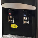 DISPENSADOR  DE AGUA GABINETE COMPRESOR NEGRO